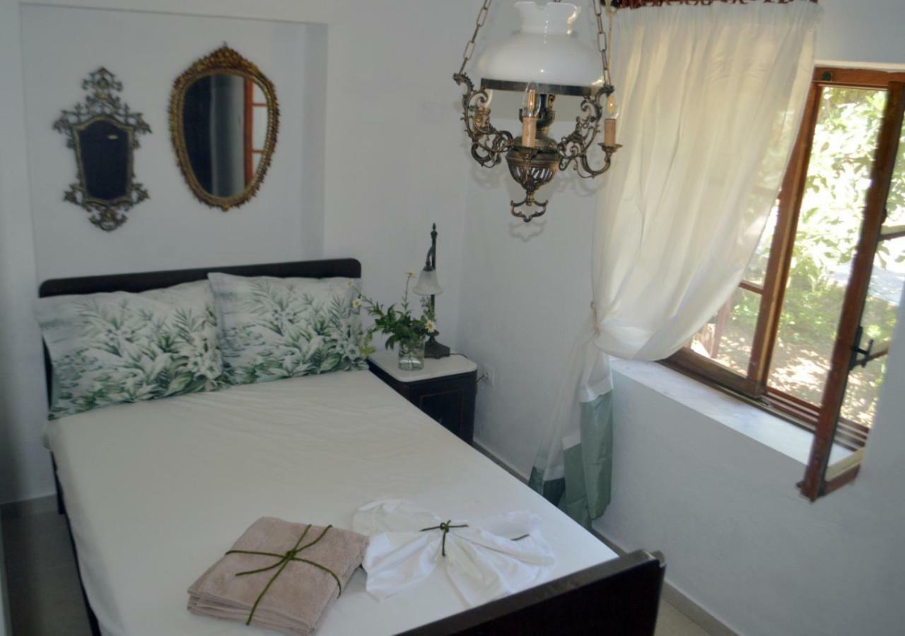 Santa Cruz Country Cottage Kallithea  外观 照片
